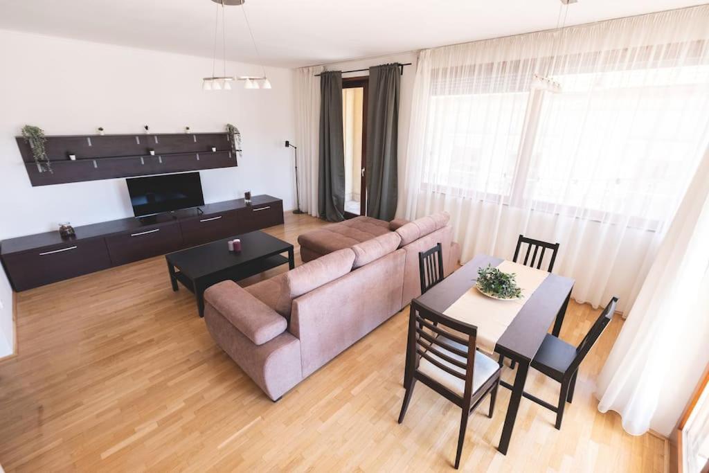 Bright Downtown Balcony Retreat Apartment Budapest Exterior photo
