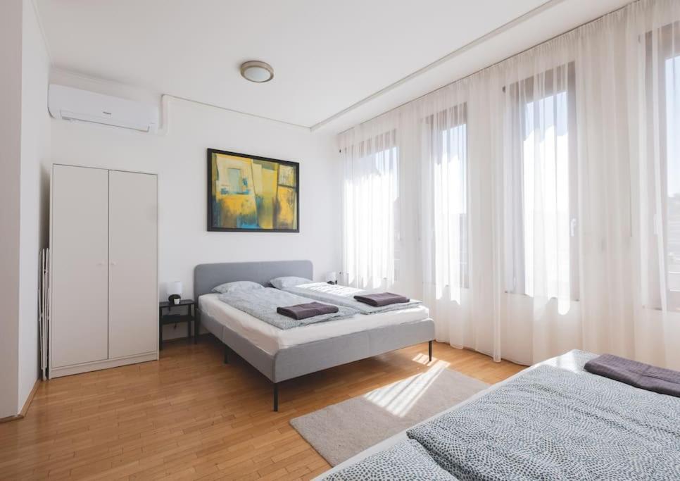 Bright Downtown Balcony Retreat Apartment Budapest Exterior photo